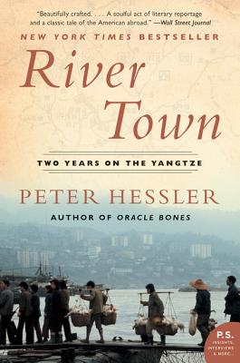 Book cover of River Town: Two Years on the Yangtze by Hessler, Peter