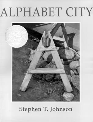 Book cover of Alphabet City by Johnson, Stephen T.
