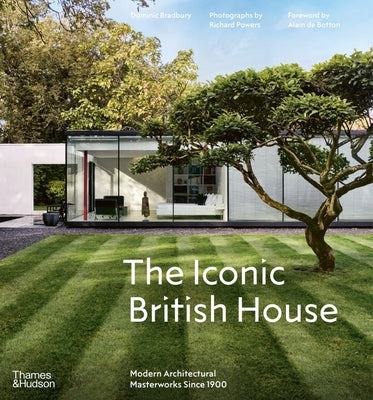 Book cover of The Iconic British House: Modern Architectural Masterworks Since 1900 by Bradbury, Dominic
